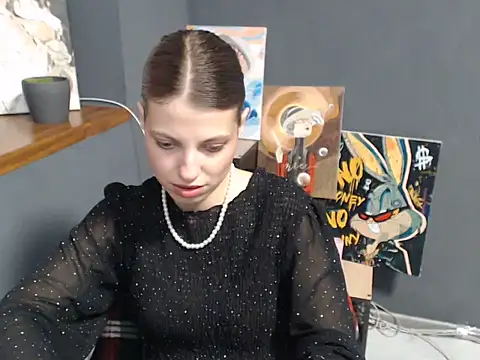 Snapshot of felicity_gold chatting on 06-17-26, 07:00 felicity gold online show from 06-17-26, 07:00