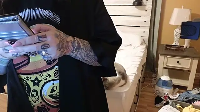 Snapshot of TexasTattooedHouseWife chatting on 03-13-25, 01:50 TexasTattooedHouseWife online show from 03-13-25, 01:50