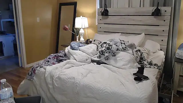 Snapshot of TexasTattooedHouseWife chatting on 03-21-25, 06:18 TexasTattooedHouseWife online show from 03-21-25, 06:18