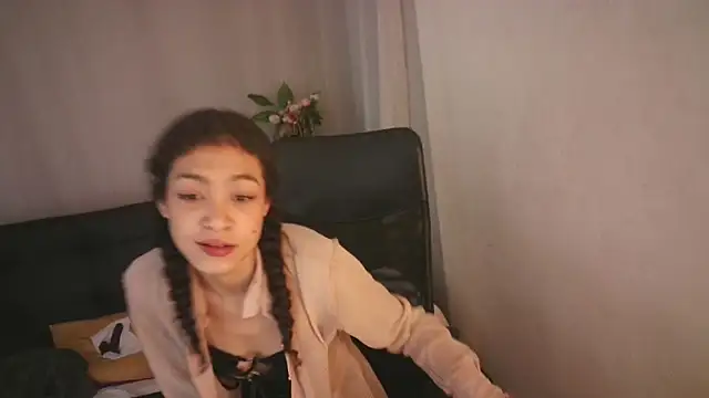 Snapshot of Aurora_ath chatting on 12-17-24, 07:07 Aurora ath online show from 12-17-24, 07:07