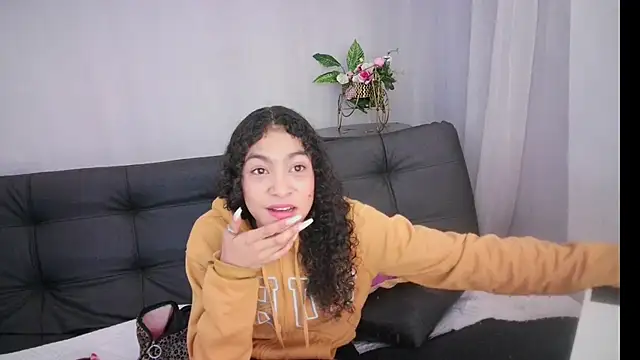 Snapshot of Aurora_ath chatting on 01-11-25, 05:10 Aurora ath online show from 01-11-25, 05:10