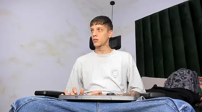 Snapshot of Adam_hard_ chatting on 02-26-25, 08:11 Adam hard  online show from 02-26-25, 08:11