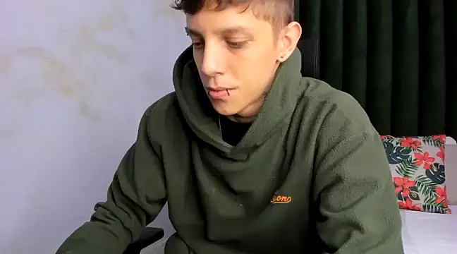 Snapshot of Adam_hard_ chatting on 03-04-25, 08:27 Adam hard  online show from 03-04-25, 08:27