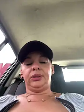 Snapshot of Aligoldbottom chatting on 01-26-25, 06:16 Aligoldbottom online show from 01-26-25, 06:16