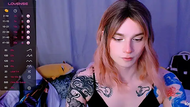 Snapshot of Alice_Hells chatting on 05-08-26, 04:12 Alice Hells online show from 05-08-26, 04:12