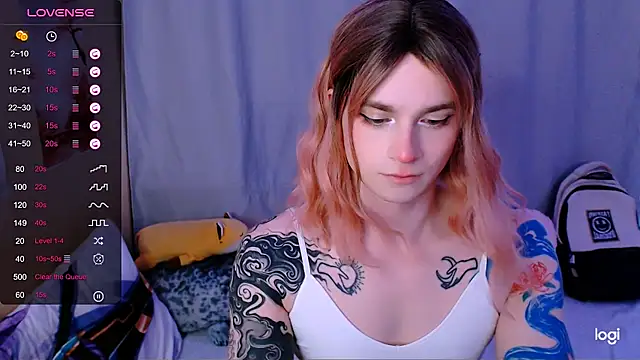 Snapshot of Alice_Hells chatting on 05-15-26, 04:14 Alice Hells online show from 05-15-26, 04:14