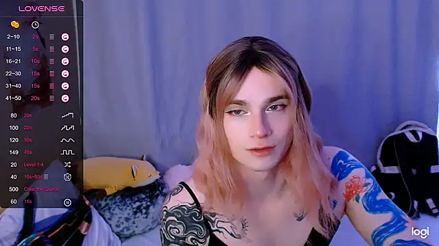 Snapshot of Alice_Hells chatting on 05-19-26, 06:42 Alice Hells online show from 05-19-26, 06:42
