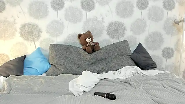 Snapshot of EngelFugler chatting on 01-13-25, 02:42 EngelFugler online show from 01-13-25, 02:42