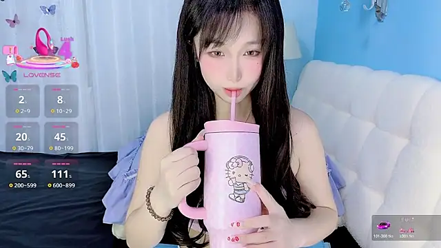 Snapshot of -Wendy__ chatting on 06-07-26, 07:12 -Wendy online show from 06-07-26, 07:12