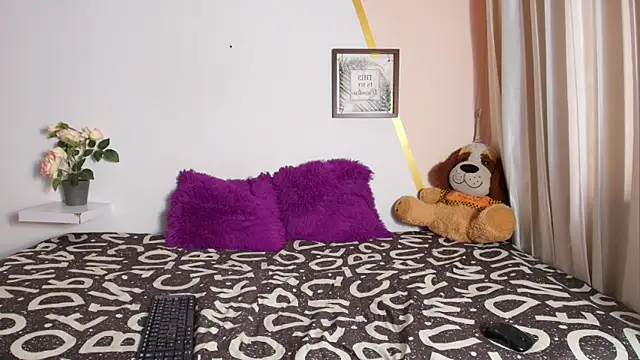 Angel shiny online show from 10-28-25, 07:05