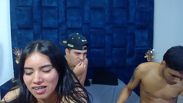 Snapshot of Group_Lustt chatting on 12-15-25, 04:00 Group Lustt online show from 12-15-25, 04:00