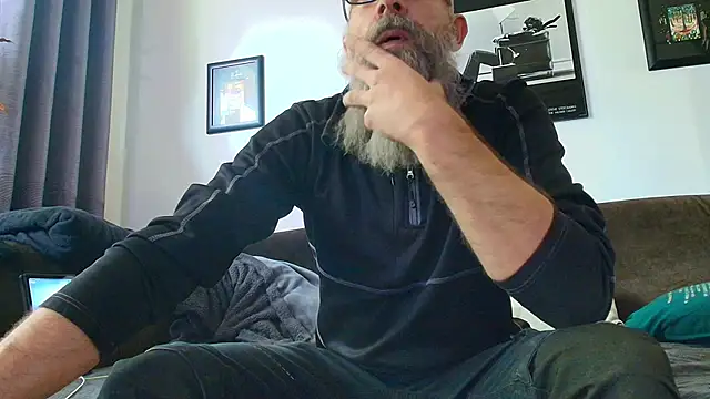 Snapshot of Kingsscepter chatting on 10-22-25, 10:59 Kingsscepter online show from 10-22-25, 10:59