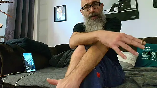 Snapshot of Kingsscepter chatting on 10-23-25, 01:32 Kingsscepter online show from 10-23-25, 01:32