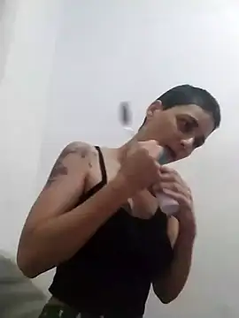 Snapshot of Luci_foxx chatting on 01-14-25, 04:57 Luci foxx online show from 01-14-25, 04:57