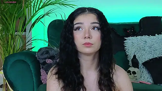 Snapshot of AveryWillow chatting on 10-23-25, 03:28 AveryWillow online show from 10-23-25, 03:28