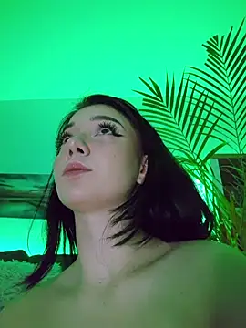 Snapshot of AveryWillow chatting on 11-19-25, 10:10 AveryWillow online show from 11-19-25, 10:10