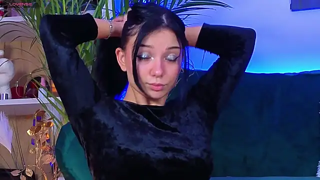 Snapshot of AveryWillow chatting on 11-26-25, 03:35 AveryWillow online show from 11-26-25, 03:35