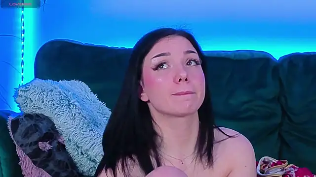 Snapshot of AveryWillow chatting on 01-08-26, 06:43 AveryWillow online show from 01-08-26, 06:43