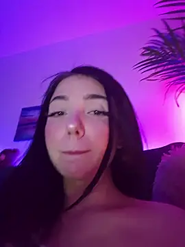 Snapshot of AveryWillow chatting on 02-23-26, 03:15 AveryWillow online show from 02-23-26, 03:15