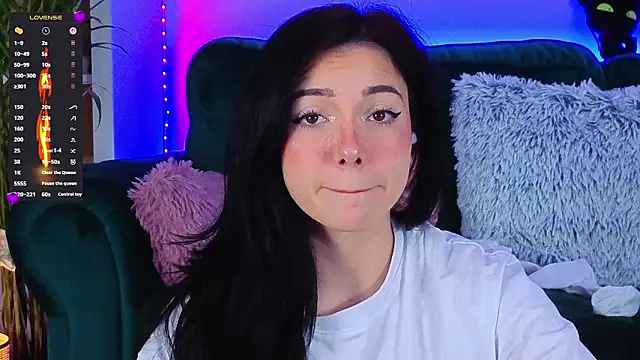 Snapshot of AveryWillow chatting on 03-08-26, 11:52 AveryWillow online show from 03-08-26, 11:52