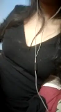 Snapshot of Sanjana-Mehar chatting on 01-05-25, 10:40 Sanjana-Mehar online show from 01-05-25, 10:40