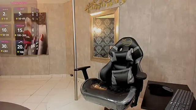 Snapshot of Selenecollins chatting on 02-04-25, 12:11 Selenecollins online show from 02-04-25, 12:11