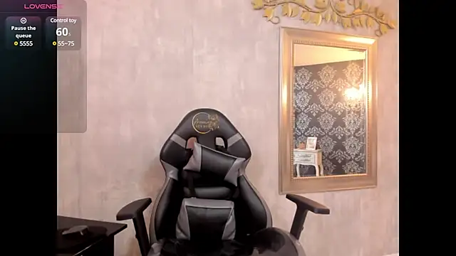 Snapshot of Selenecollins chatting on 02-07-25, 12:06 Selenecollins online show from 02-07-25, 12:06