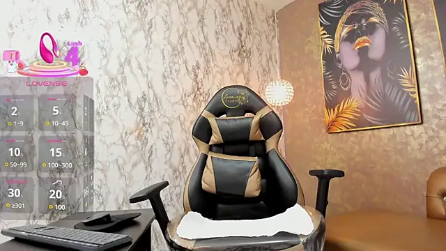 Snapshot of Selenecollins chatting on 03-19-25, 12:45 Selenecollins online show from 03-19-25, 12:45