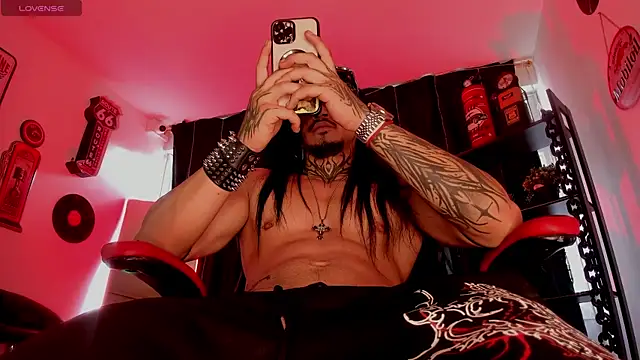 Snapshot of the_beast_master_ chatting on 11-05-25, 09:48 the beast master online show from 11-05-25, 09:48