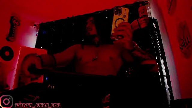 Snapshot of the_beast_master_ chatting on 12-15-25, 08:02 the beast master online show from 12-15-25, 08:02