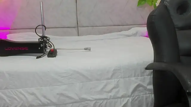 naomiii   online show from 03-19-26, 11:47