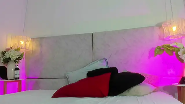 naomiii   online show from 03-25-26, 11:38