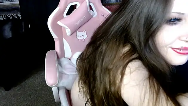 Snapshot of daddy_girl88 chatting on 02-02-26, 06:01 daddy girl88 online show from 02-02-26, 06:01