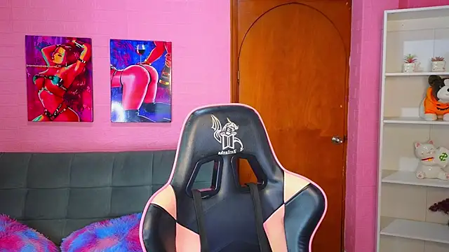 Snapshot of abigail_monore_ chatting on 10-16-25, 08:21 abigail monore online show from 10-16-25, 08:21