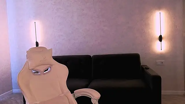 EmmaKeam online show from 04-09-26, 06:19