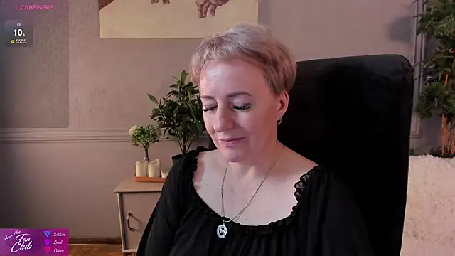 Nika Smit online show from 12-14-24, 03:04