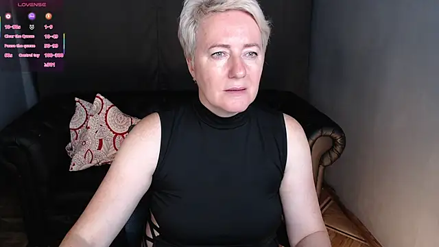 Snapshot of Nika_Smit chatting on 08-08-26, 05:20 Nika Smit online show from 08-08-26, 05:20