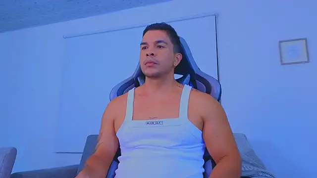 Snapshot of estebandelouis chatting on 06-26-26, 01:48 estebandelouis online show from 06-26-26, 01:48