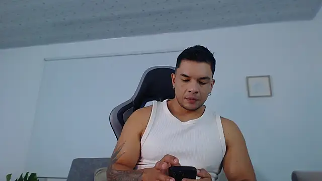 Snapshot of estebandelouis chatting on 07-11-26, 11:57 estebandelouis online show from 07-11-26, 11:57