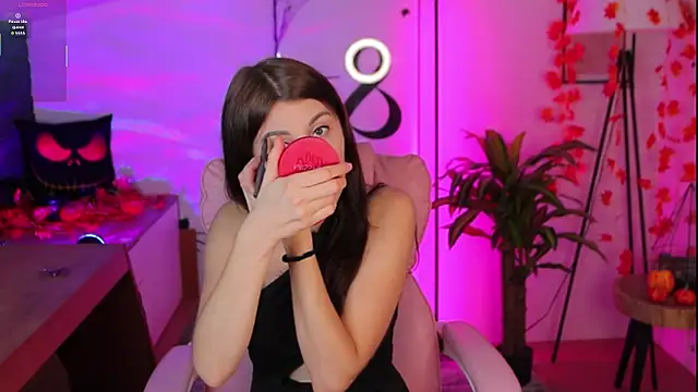 Snapshot of Hailey_Green chatting on 10-24-25, 09:33 Hailey Green online show from 10-24-25, 09:33