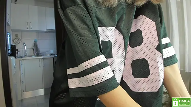 Anahi1993 online show from 04-08-26, 04:12