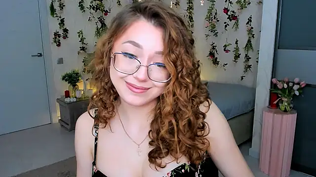 Snapshot of SereneFlame chatting on 05-07-26, 07:52 SereneFlame online show from 05-07-26, 07:52