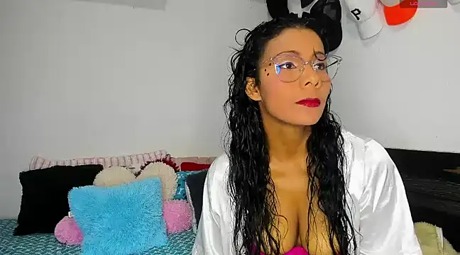 Snapshot of Nenita_Hot_ chatting on 03-06-25, 05:54 Nenita Hot online show from 03-06-25, 05:54