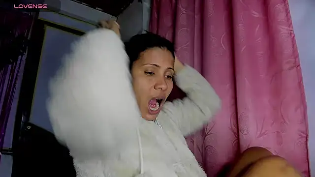 Snapshot of Nenita_Hot_ chatting on 09-24-25, 03:21 Nenita Hot online show from 09-24-25, 03:21