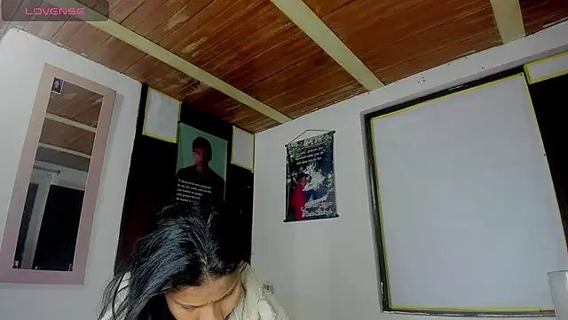 Snapshot of Nenita_Hot_ chatting on 09-27-25, 09:53 Nenita Hot online show from 09-27-25, 09:53