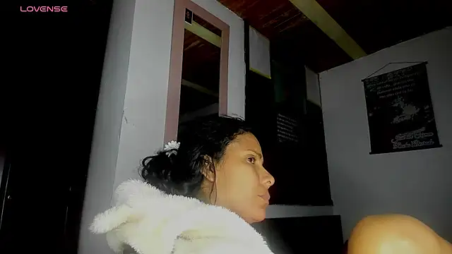 Snapshot of Nenita_Hot_ chatting on 09-30-25, 03:33 Nenita Hot online show from 09-30-25, 03:33