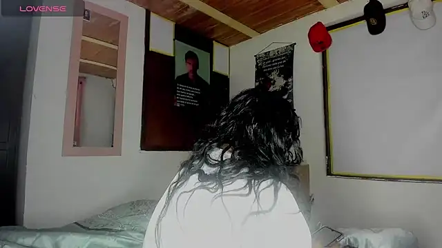 Snapshot of Nenita_Hot_ chatting on 10-10-25, 04:11 Nenita Hot online show from 10-10-25, 04:11