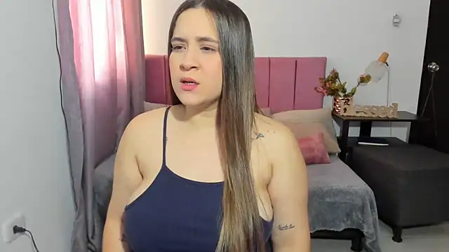 Snapshot of EmmyGray chatting on 11-29-25, 07:28 EmmyGray online show from 11-29-25, 07:28