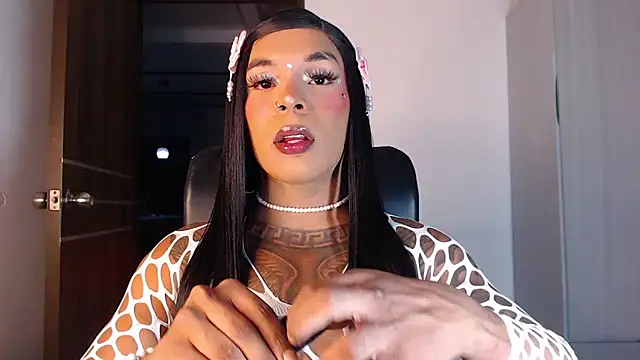 Snapshot of mistressbigcock777 chatting on 10-17-25, 04:26 mistressbigcock777 online show from 10-17-25, 04:26