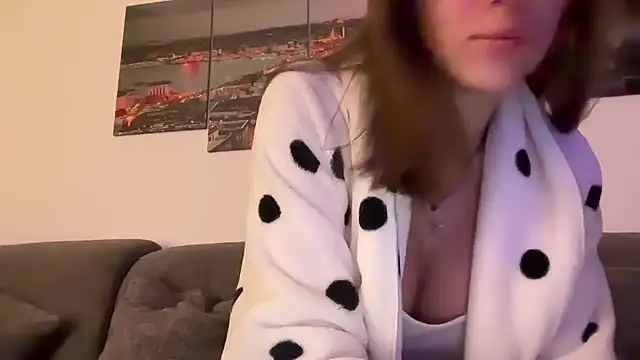 Snapshot of EmilyWi_ chatting on 10-17-25, 05:04 EmilyWi  online show from 10-17-25, 05:04